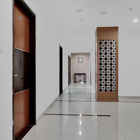 Capital O Rudra Grand Near Kondapur X Road Hotel Ngoại thất bức ảnh