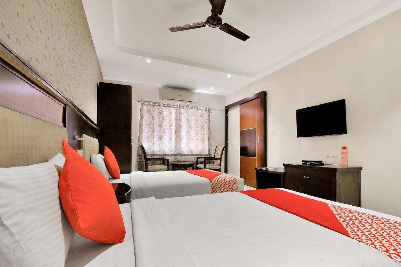 Capital O Rudra Grand Near Kondapur X Road Hotel Ngoại thất bức ảnh