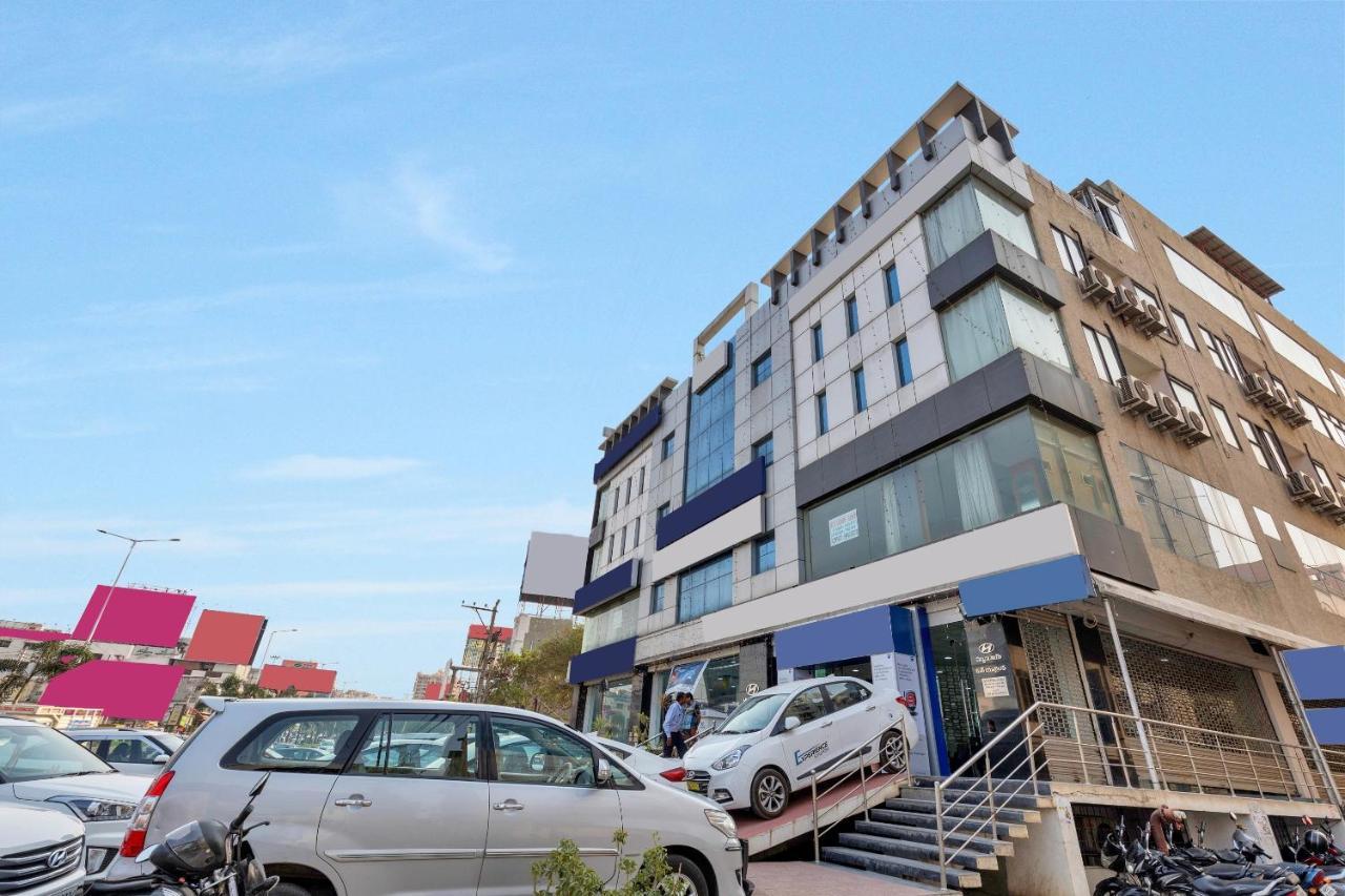 Capital O Rudra Grand Near Kondapur X Road Hotel Ngoại thất bức ảnh