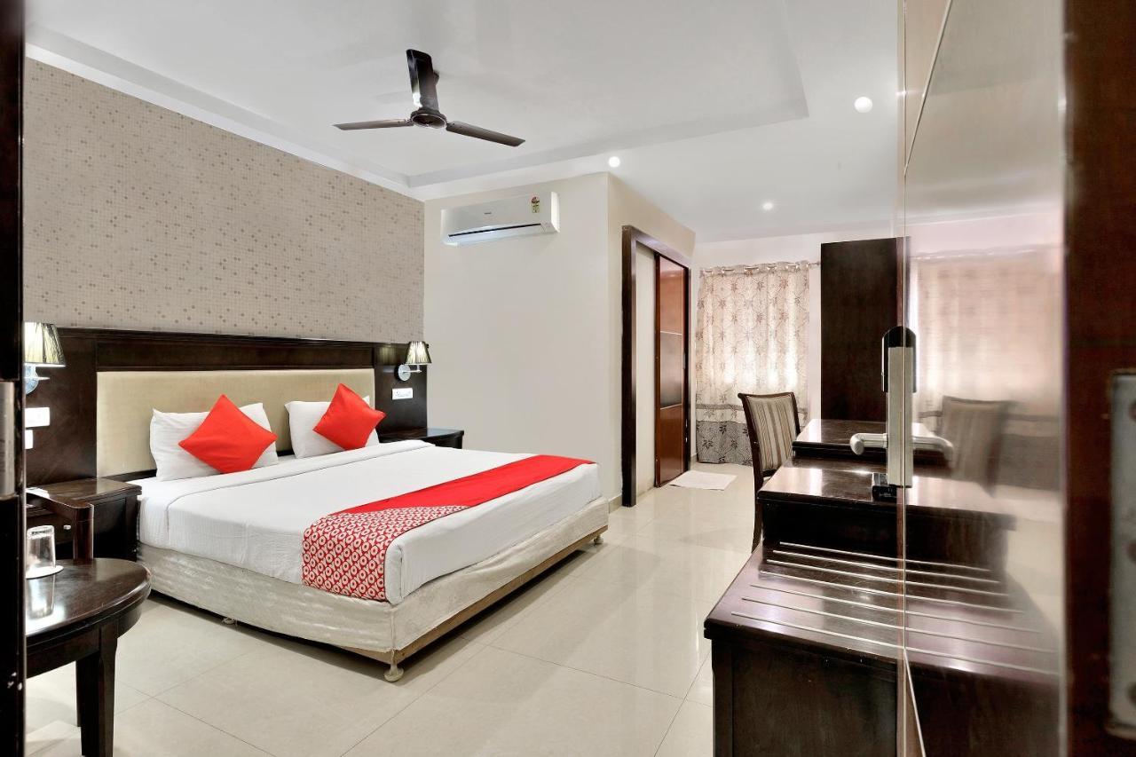 Capital O Rudra Grand Near Kondapur X Road Hotel Ngoại thất bức ảnh