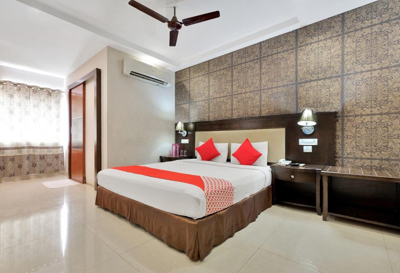 Capital O Rudra Grand Near Kondapur X Road Hotel Ngoại thất bức ảnh