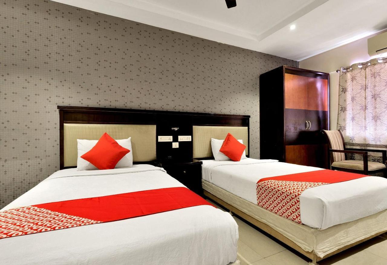 Capital O Rudra Grand Near Kondapur X Road Hotel Ngoại thất bức ảnh