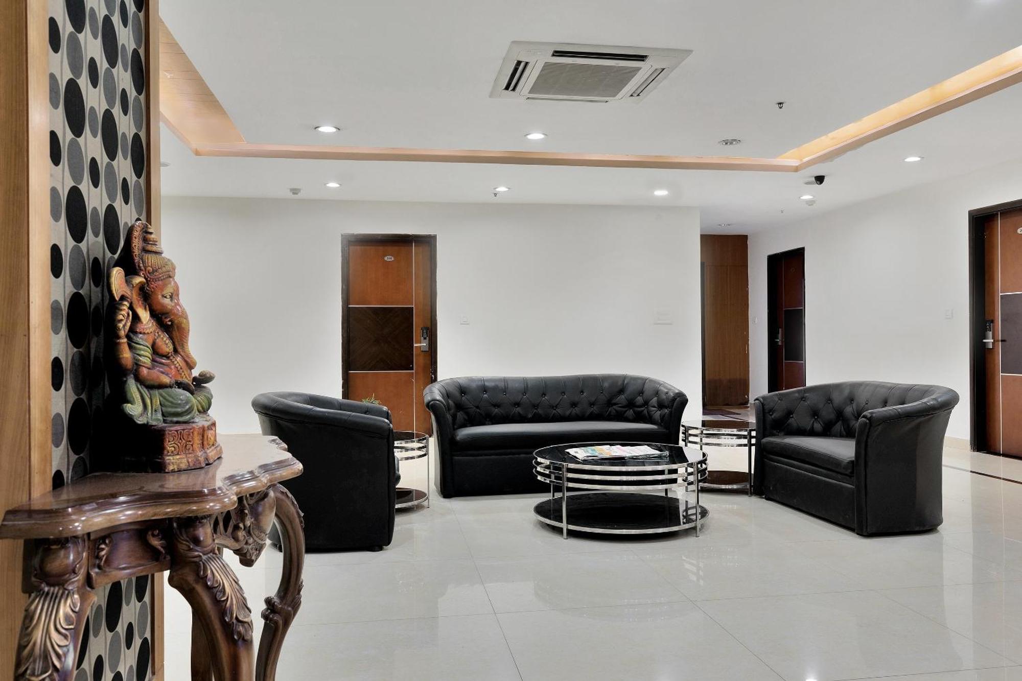 Capital O Rudra Grand Near Kondapur X Road Hotel Ngoại thất bức ảnh