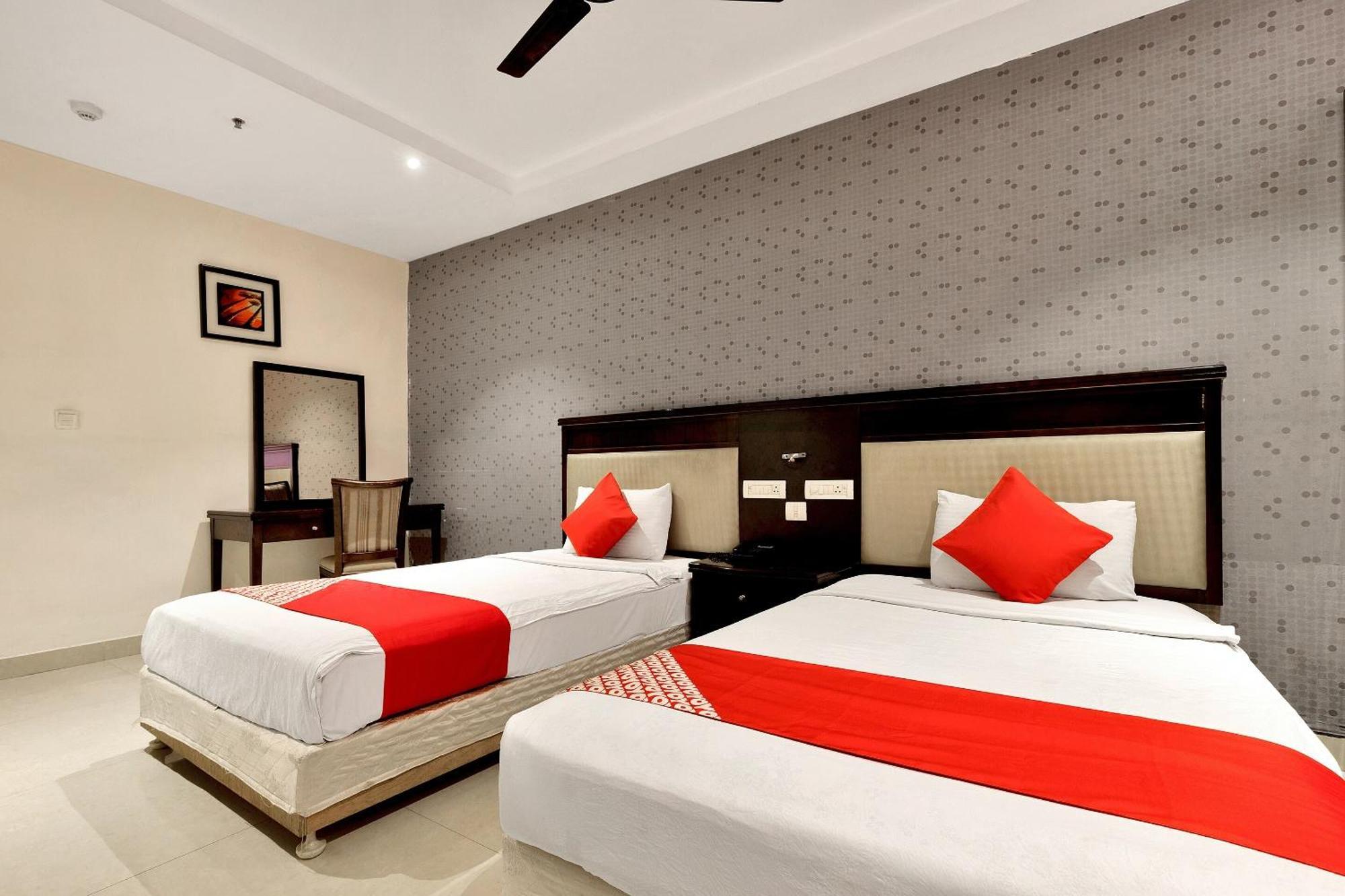 Capital O Rudra Grand Near Kondapur X Road Hotel Ngoại thất bức ảnh