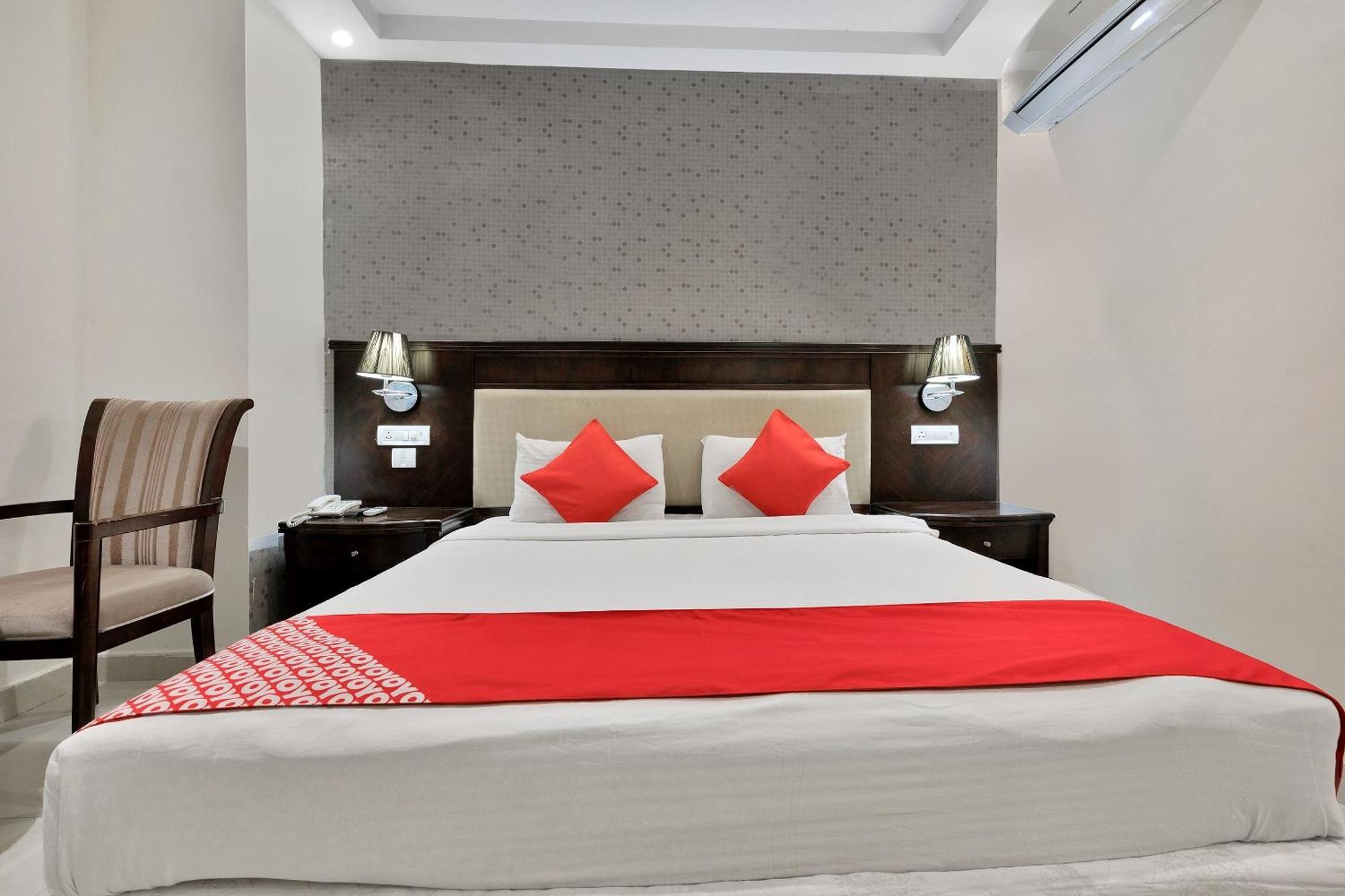 Capital O Rudra Grand Near Kondapur X Road Hotel Ngoại thất bức ảnh