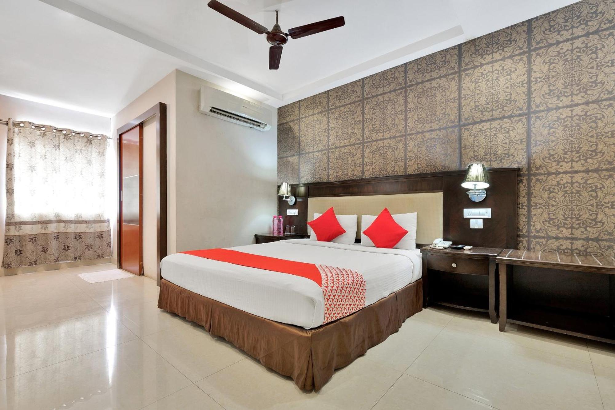 Capital O Rudra Grand Near Kondapur X Road Hotel Ngoại thất bức ảnh