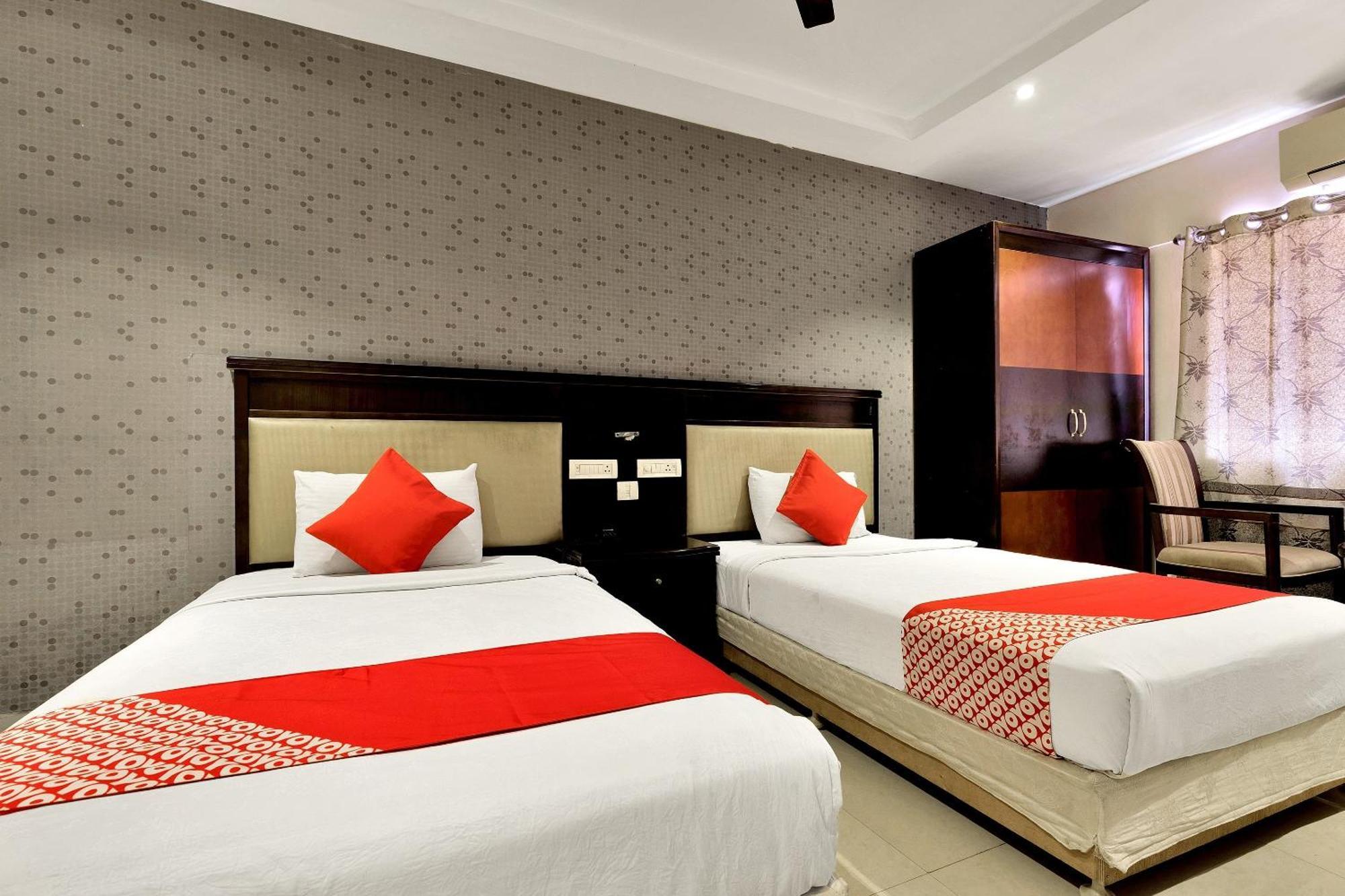 Capital O Rudra Grand Near Kondapur X Road Hotel Ngoại thất bức ảnh