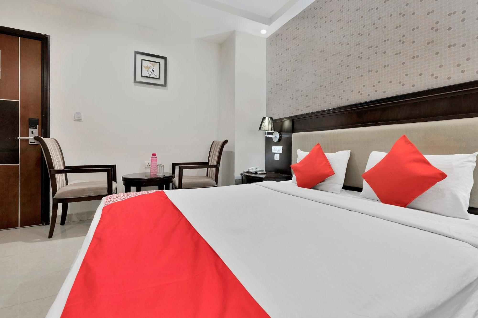 Capital O Rudra Grand Near Kondapur X Road Hotel Ngoại thất bức ảnh